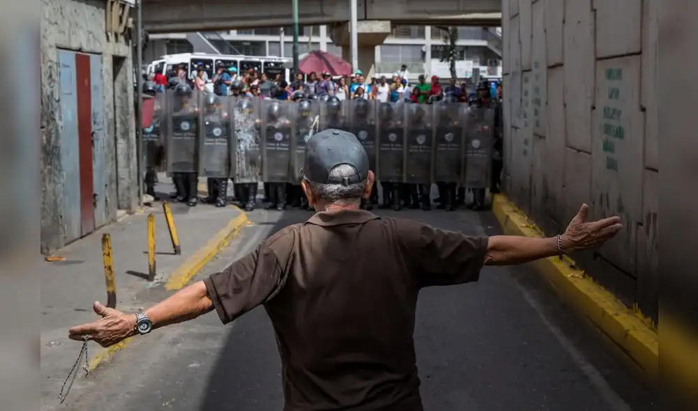 Protestas por falta de alimentos calientanfin de año en Venezuela ...