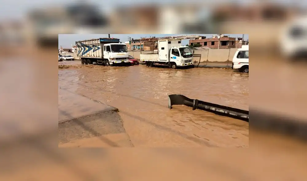 Panamericana Norte fue cerrada por desborde del río Chillón | VIDEO