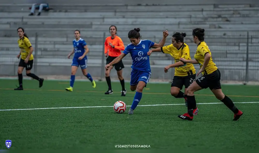Liliana Neyra logró el Ascenso en el fútbol de Portugal con el Amora FC.