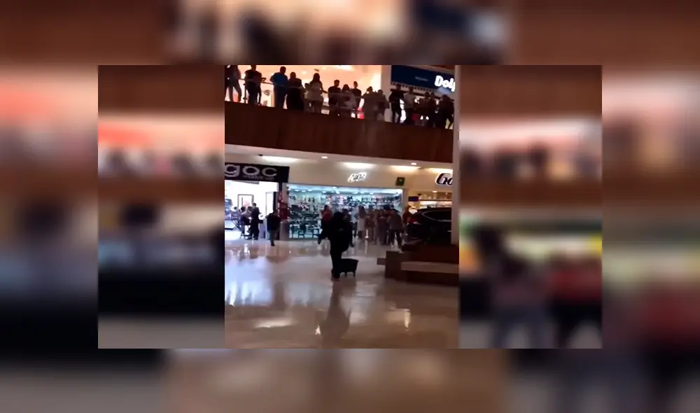 Facebook viral: Centro comercial se inunda y músicos aprovechan en tocar canción de 'Titanic' [VIDEO]