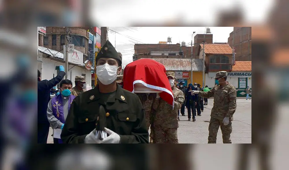 Último adiós. Ronald Mamani Ajajahui fue enterrado en su comunidad natal de Jacha Huinchoca (Ácora). Sus compañeros lo despidieron entre lágrimas.