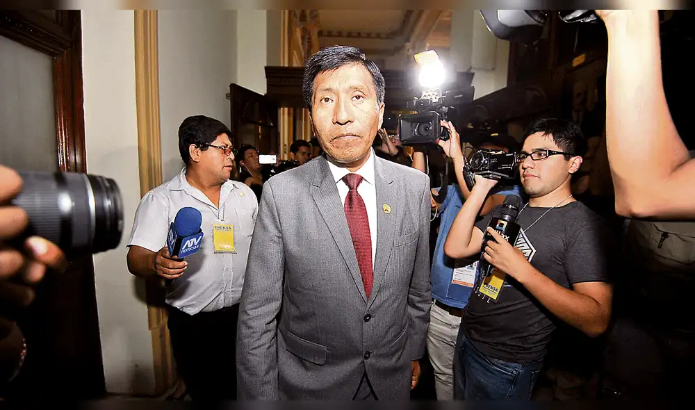 Moisés Mamani habría intentado negociar votos de hasta cinco fujimoristas Moisés Mamani habría intentado negociar votos de hasta cinco fujimoristas