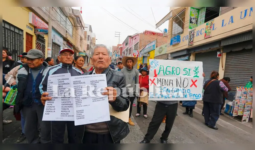 Población de diversas zonas de la provincia de Islay acuden para apoyar al valle de Tambo.
