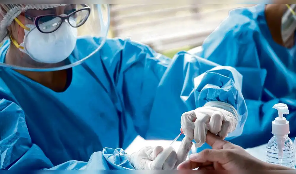 Testeos. Una estrategia eficaz es aplicar pruebas en lugares críticos como mercados, donde circula el virus entre los comerciantes. Los positivos son aislados. Testeos. Una estrategia eficaz es aplicar pruebas en lugares críticos como mercados, donde circula el virus entre los comerciantes. Los positivos son aislados.