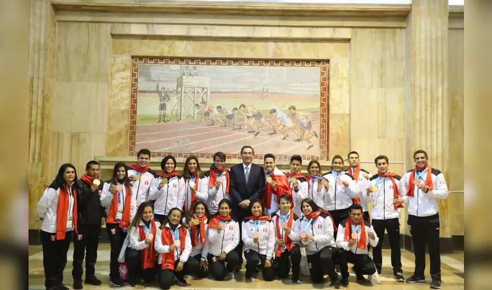 Martín Vizcarra se reunió con medallistas peruano Martín Vizcarra se reunió con medallistas peruano