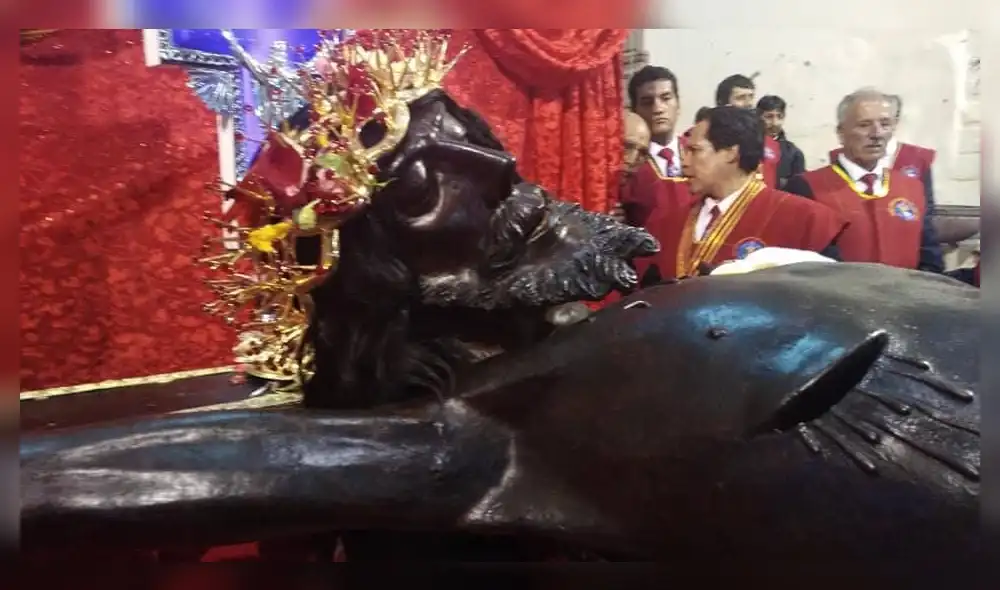Visita histórica del Señor de Los Temblores a penal del Cusco