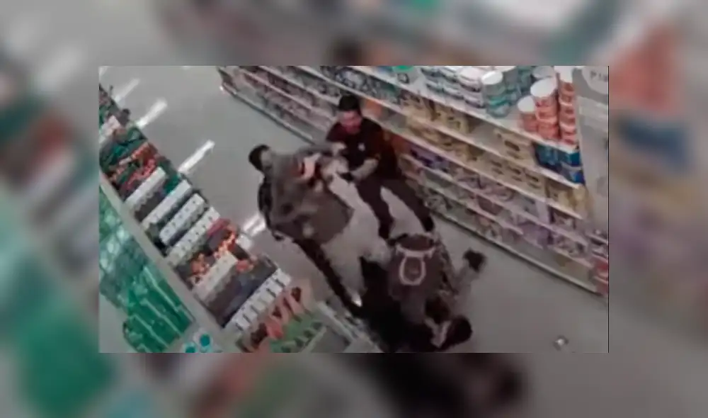 Phillip y Paul atacaron salvajemente a los vigilantes cuando eran escoltados a la salida del supermercado. Phillip y Paul atacaron salvajemente a los vigilantes cuando eran escoltados a la salida del supermercado.
