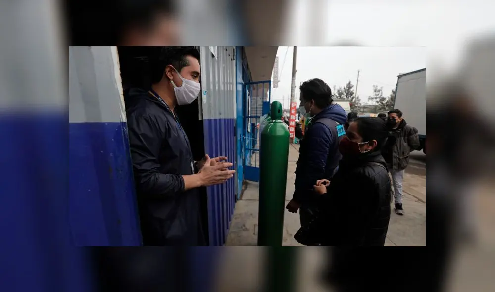 Tras el fallecimiento del 'Ángel del oxigeno de San Juan de Miraflores', la empresa OxiRomero vuelve a iniciar sus labores en la venta de oxígeno. Fotos: Jorge Cerdán/ La República.