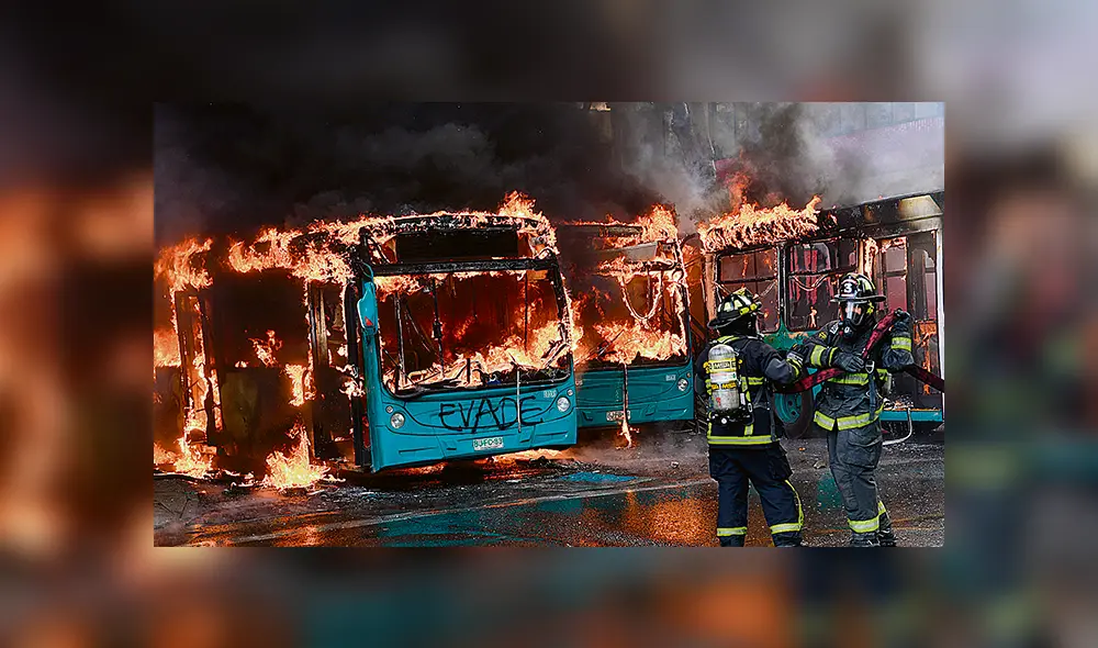 Chile en emergencia: violencia, quema de buses y saqueos en Santiago y regiones