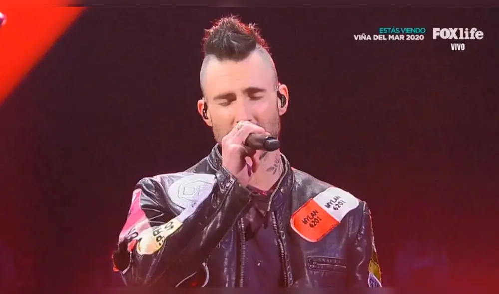 Los internautas sindicaron a Adam Levine como 'desafinado' y 'desganado'. (Foto: Captura)