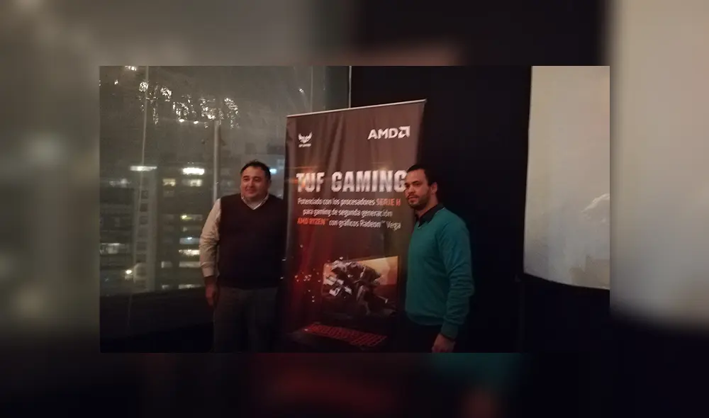 Giovanni Orezzoli (Gerente de Ventas de AMD) y Nicolas Barrero (Gerente Comercial de ASUS) en la presentación de TUF Gaming.