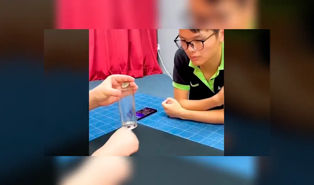 Mira cómo el joven mago engaña a la mente de su espectador. Foto: bestmagican/TikTok Mira cómo el joven mago engaña a la mente de su espectador. Foto: bestmagican/TikTok