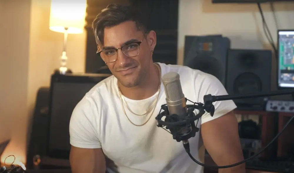 El ahora cantante decidió interpretar la conocida balada “Mi historia entre tus dedos” de Gianluca Grignani. Foto: Captura YouTube