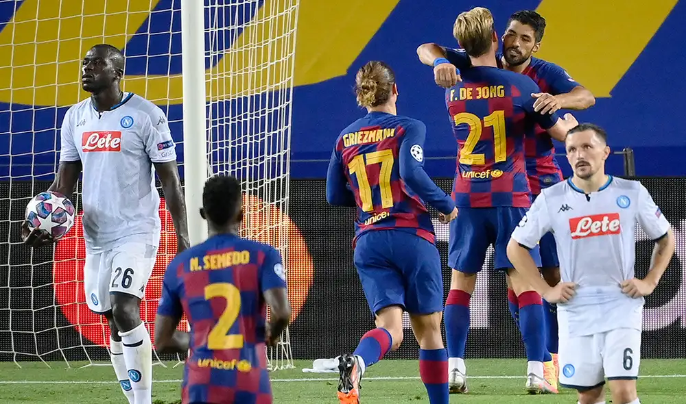 Luis Suárez marcó de penal y decretó la goleada del Barcelona sobre Napoli por los octavos de final de la Champions League. | Foto: AFP Luis Suárez marcó de penal y decretó la goleada del Barcelona sobre Napoli por los octavos de final de la Champions League. | Foto: AFP