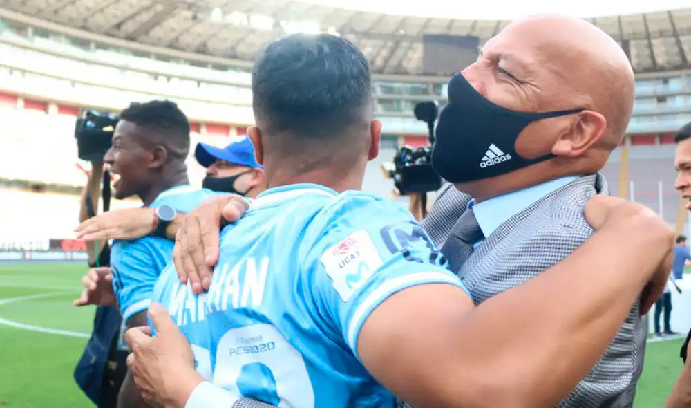 Roberto Mosquera ha ganado dos títulos como entrenador de Sporting Cristal. Foto: Liga 1