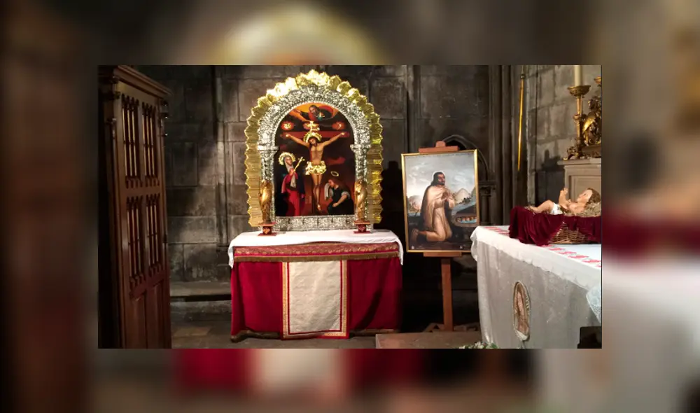Fieles recuerdan imagen del Señor de los Milagros en la catedral de Notre Dame 