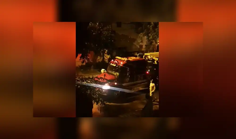 A través de Facebook se hizo viral el momento en que un camión de bomberos fumiga las calles con la canción Buffalo Soldier.