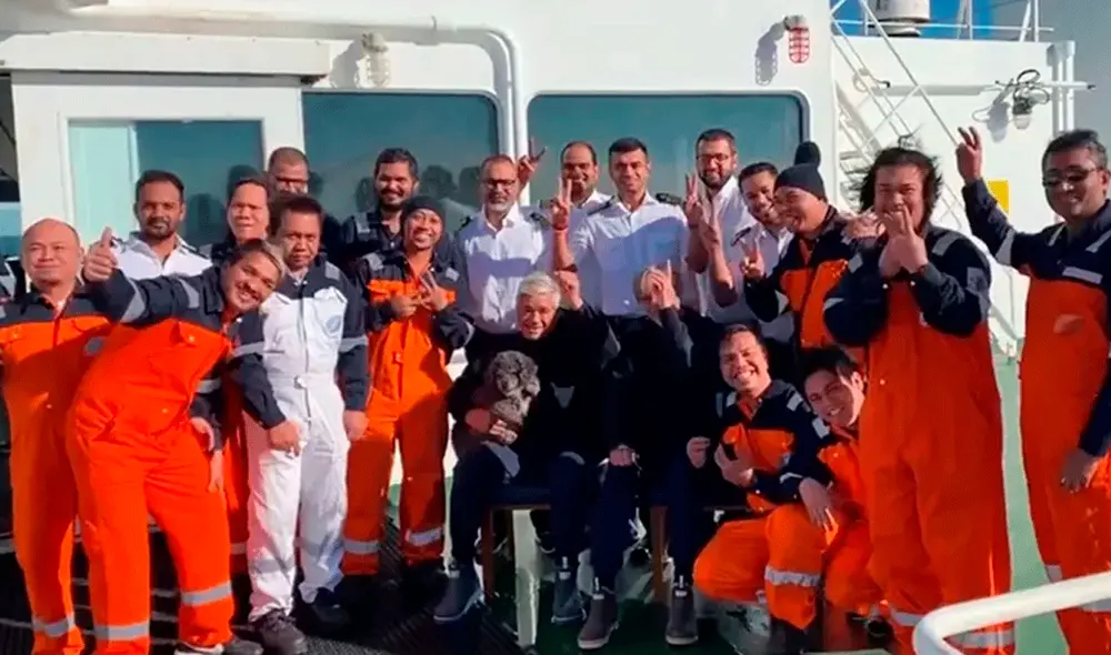 Kevin Hyde y Joe Ditomasso fueron hallados por el Silver Muna para luego ser examinados por la Guardia Costera. Foto: Infobae Kevin Hyde y Joe Ditomasso fueron hallados por el Silver Muna para luego ser examinados por la Guardia Costera. Foto: Infobae