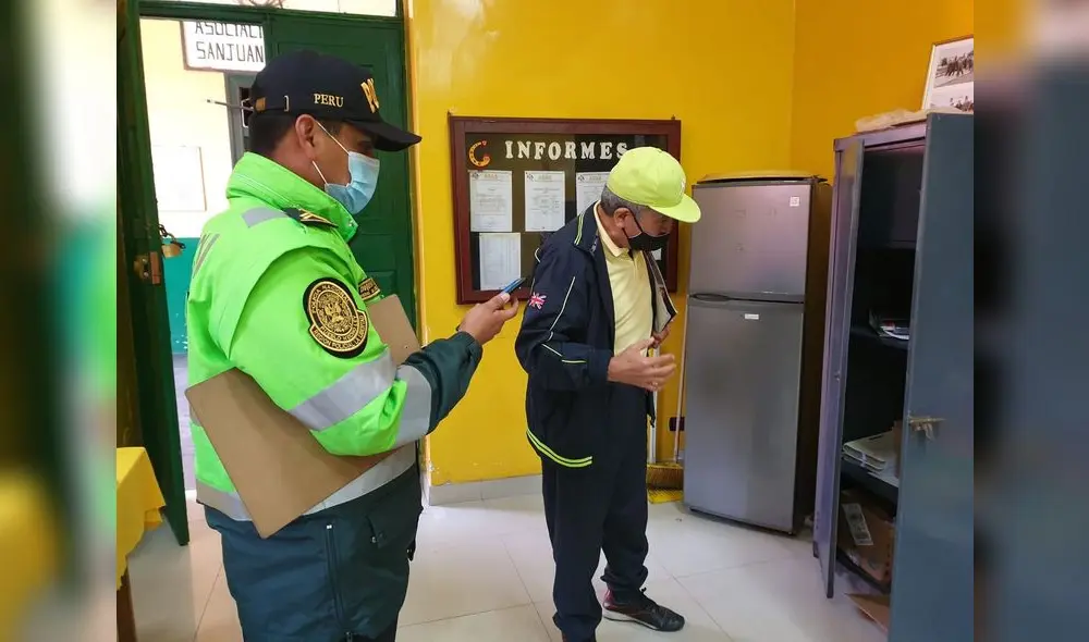Policía llegó para constatar el robo en local de axlumnos de Trujillo. Policía llegó para constatar el robo en local de axlumnos de Trujillo.