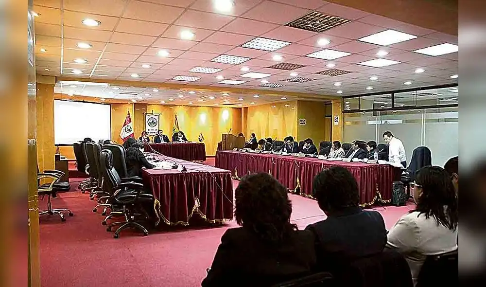 Decisión. Hizo falta voto dirimente para elegir a presidente.