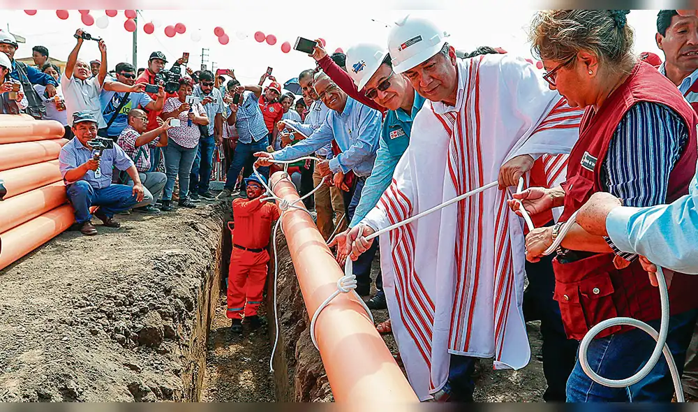 Después de treinta años inició obra de saneamiento en 12 PP.JJ.