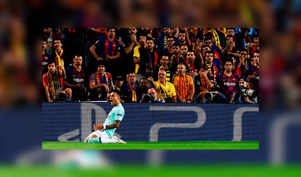 El jugador del Inter superó a Lenglet para conseguir su anotación. Créditos: AFP El jugador del Inter superó a Lenglet para conseguir su anotación. Créditos: AFP