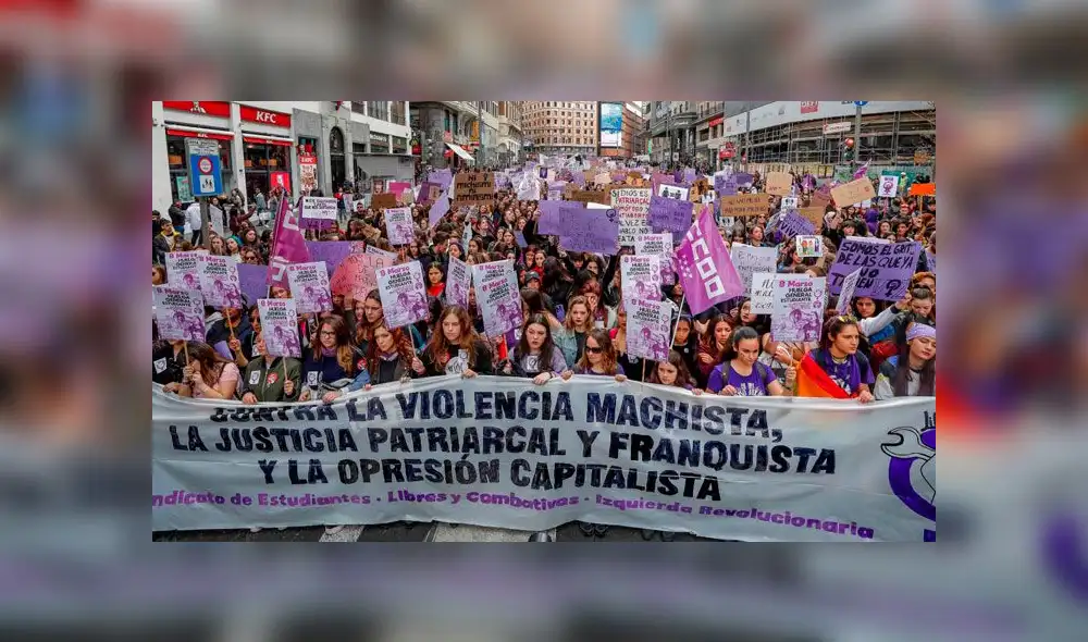 Huelga feminista 2019: mujeres marchan durante el Día de la Mujer en España