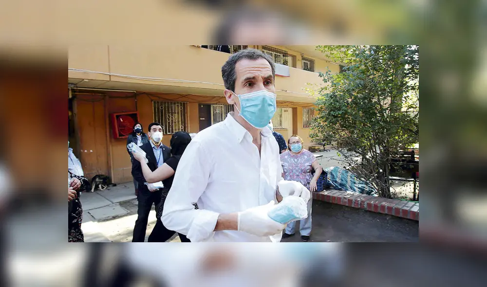 Felipe Alessandri confirmó la clausura del centro comercial donde se registró la llegada de decenas de personas para comprar sin respetar el distanciamiento. Foto: latercera Felipe Alessandri confirmó la clausura del centro comercial donde se registró la llegada de decenas de personas para comprar sin respetar el distanciamiento. Foto: latercera