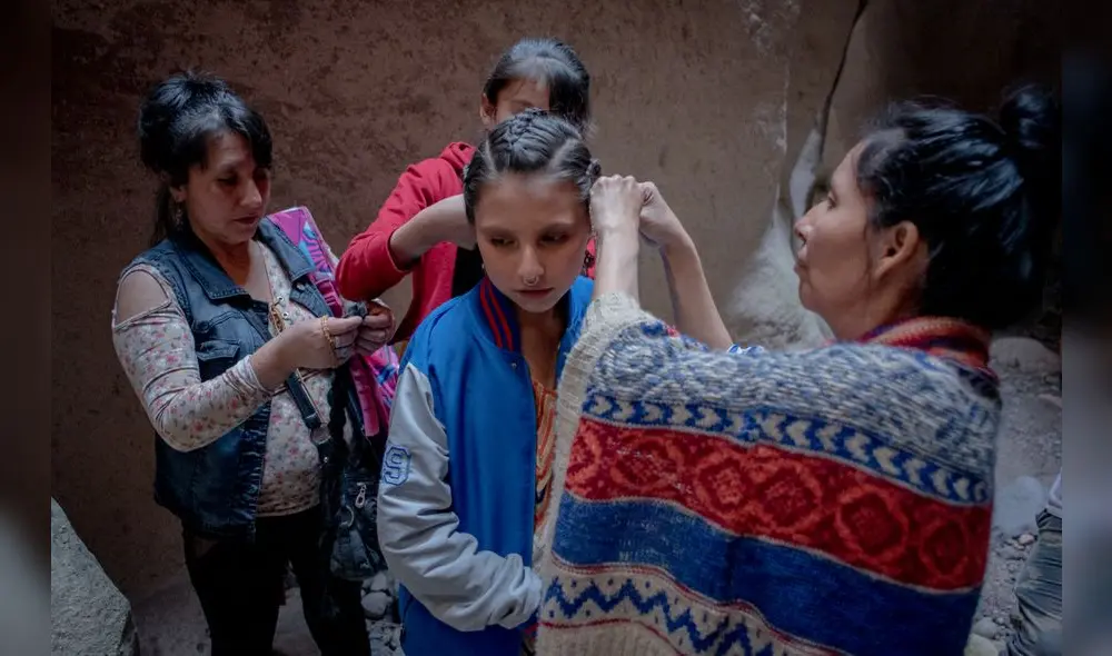 Su mamá Patricia Rivera, ex rockera ayacuchana, es también la mánager de la cantante.