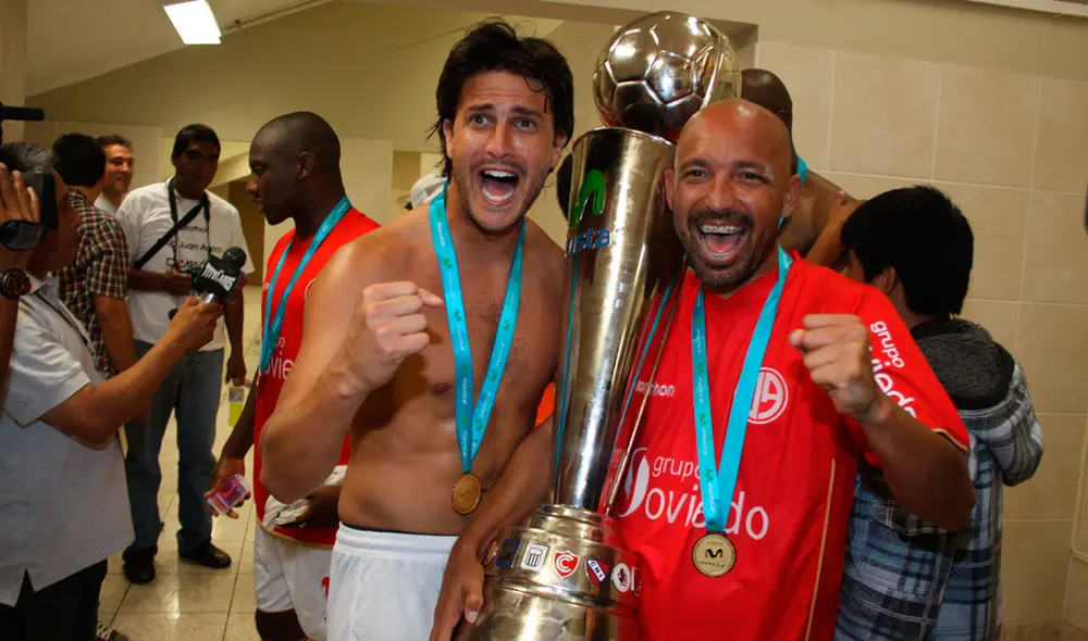 Ricardo Ciciliano festejando el único título de Juan Aurich en el fútbol peruano profesional. | Foto: GLR
