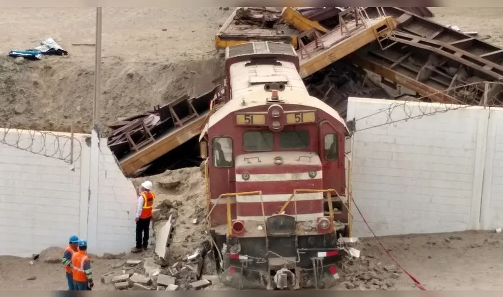 Tren atravesó pared.