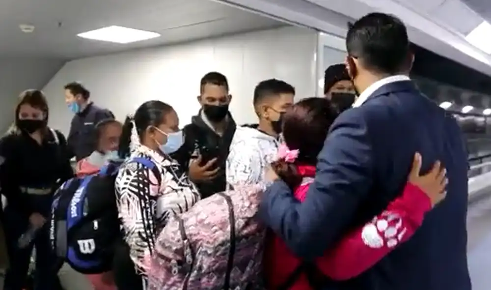 Venezolanos regresan a su país Venezolanos regresan a su país