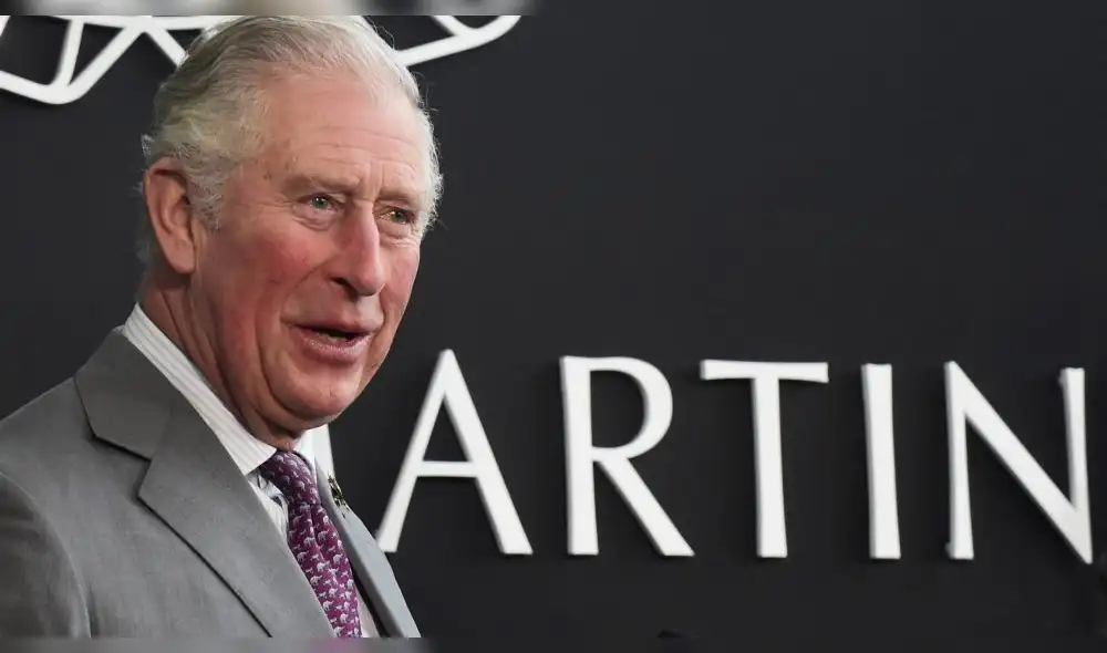En el lugar fue recibido por los organizadores del evento, a quienes le estiró la mano. (Foto: AFP)