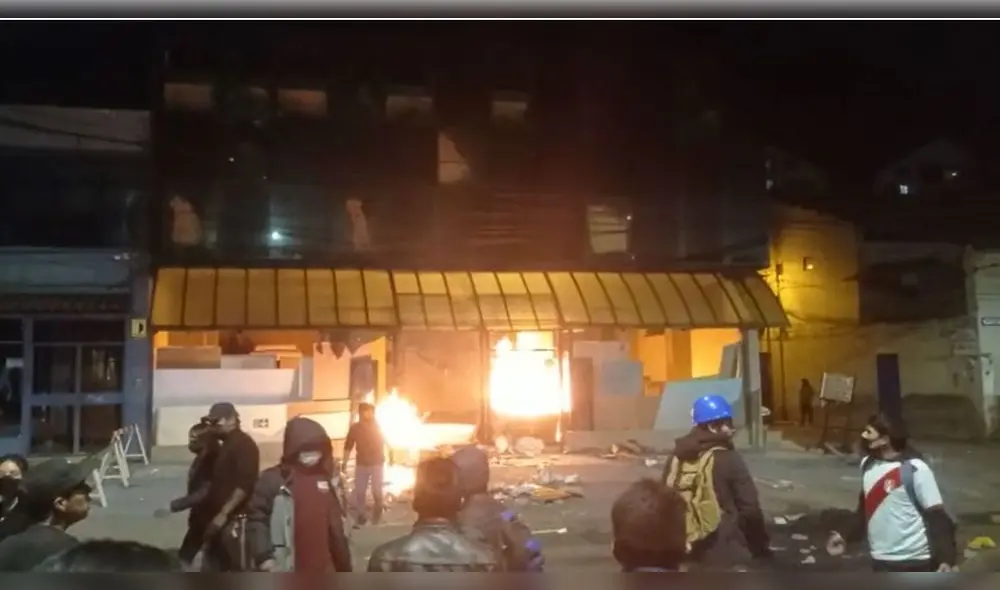 Desmanes persisten en Cusco y esta vez afectaron a medio de comunicación. Foto: captura video Cortesía