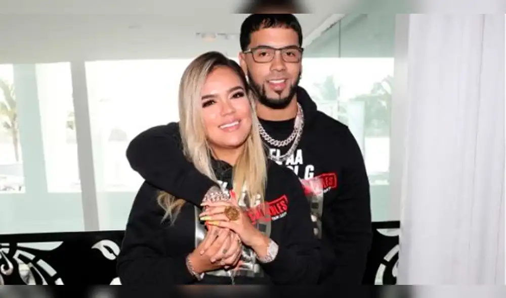 Anuel AA es duramente criticado por presumir lujosos objetos