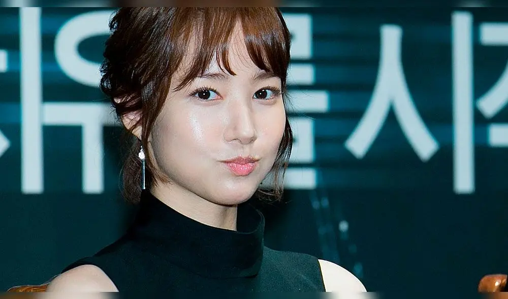En su carrera como actriz de cine Park Min Young ha participado en solo una película “Cats: Two Eyes That See Death (2011)”.