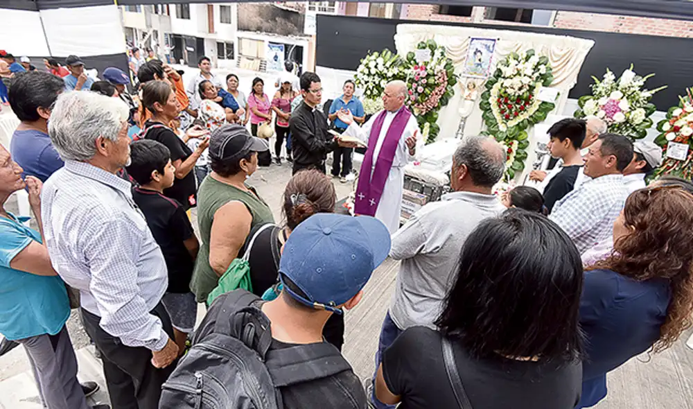 Luto. El barrio de Villa Mar sigue con el dolor presente.