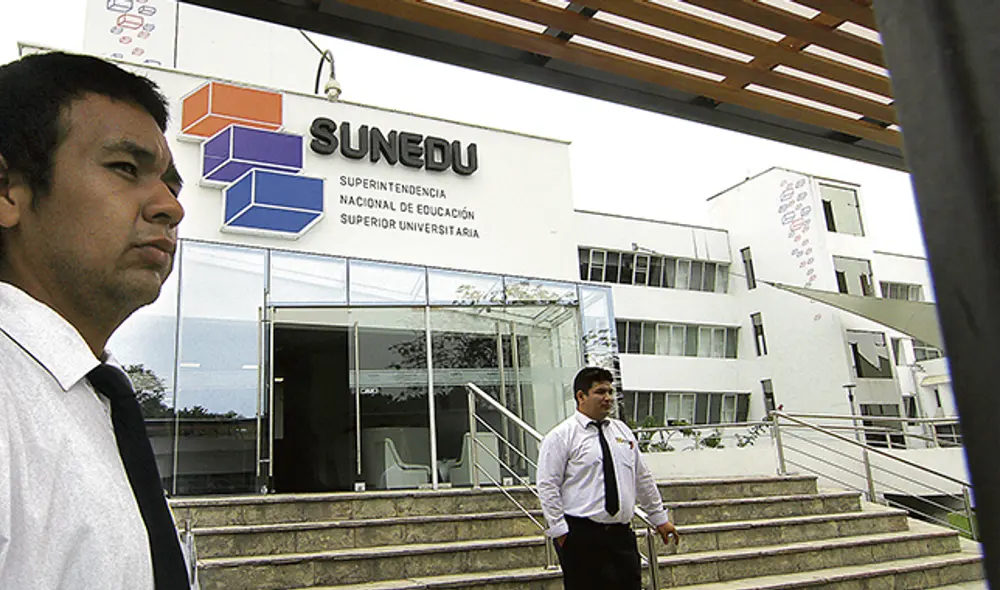 Mucho cuidado. Antes de estudiar en una institución, averigüe bien en la Sunedu. (Foto: Virgilio Grajeda)