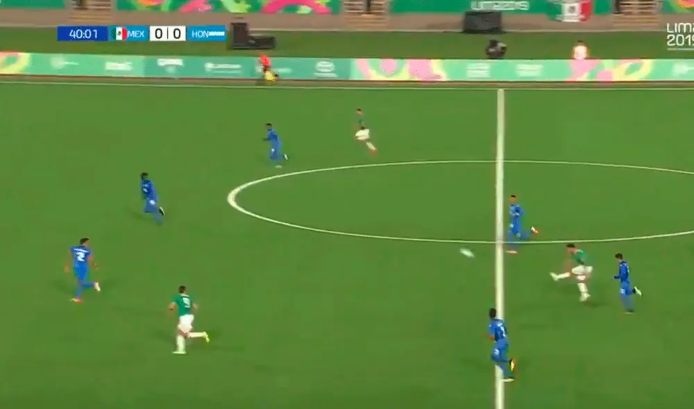 Paco Venegas remató desde antes de la media cancha y convirtió el mejor gol de los Juegos Panamericanos Lima 2019. | Foto: ESPN