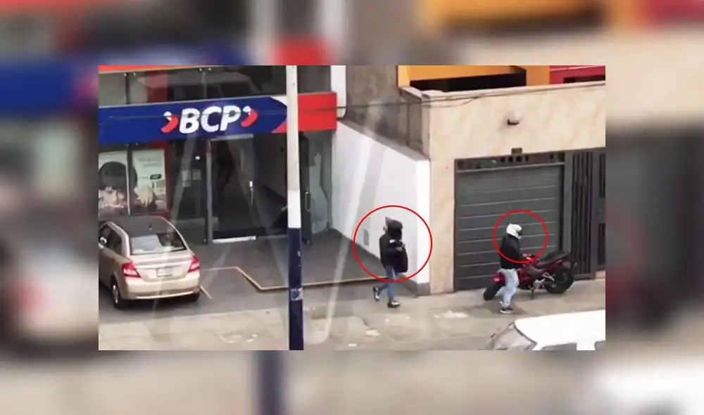 Chorrillos: dos delincuentes armados asaltan agencia bancaria BCP [VIDEO]