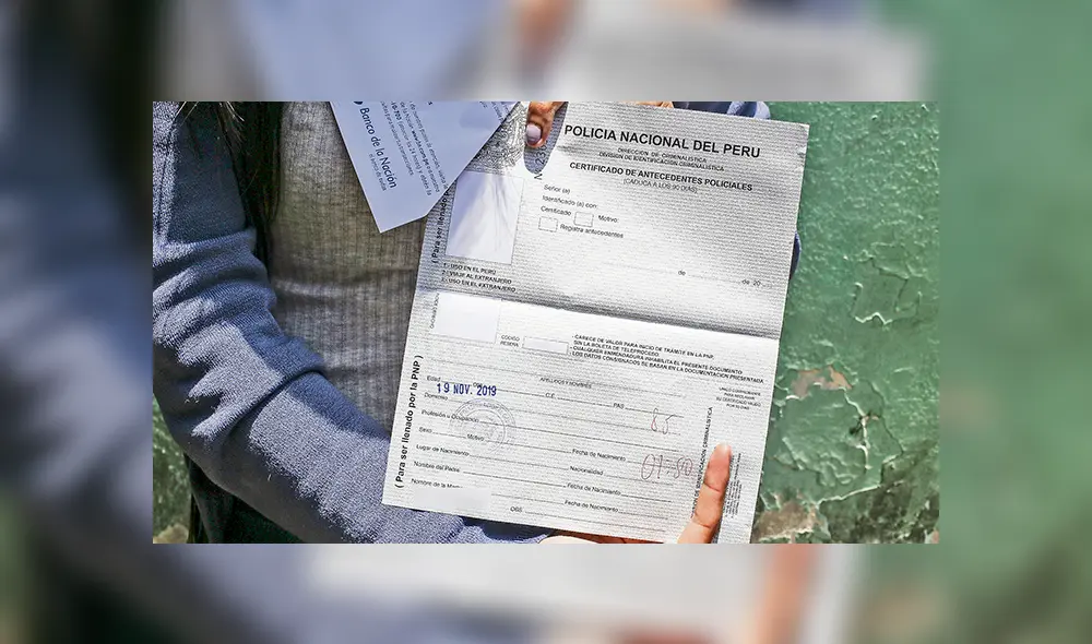 Miles de venezolanos se amanecen por un certificado policial