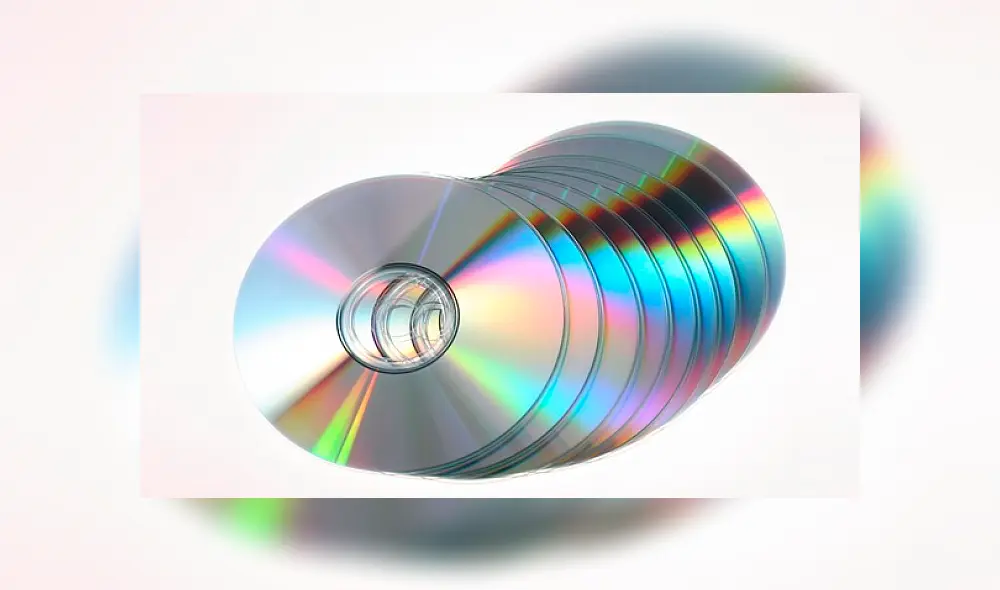 Lo mismo que le ocurría a aquellos discos baratos podría ocurrirle a todos. Descubre qué puedes hacer para salvar tu información. Imagen: Medium.