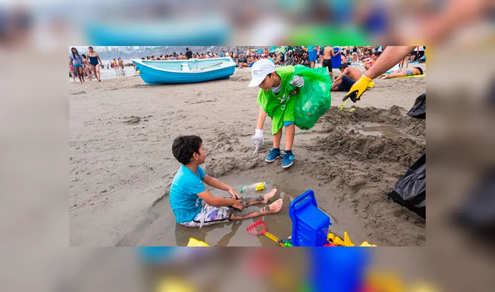 Voluntarios venezolanos y peruanos limpiaron tres playas de la Costa Verde. Foto: ACNUR
