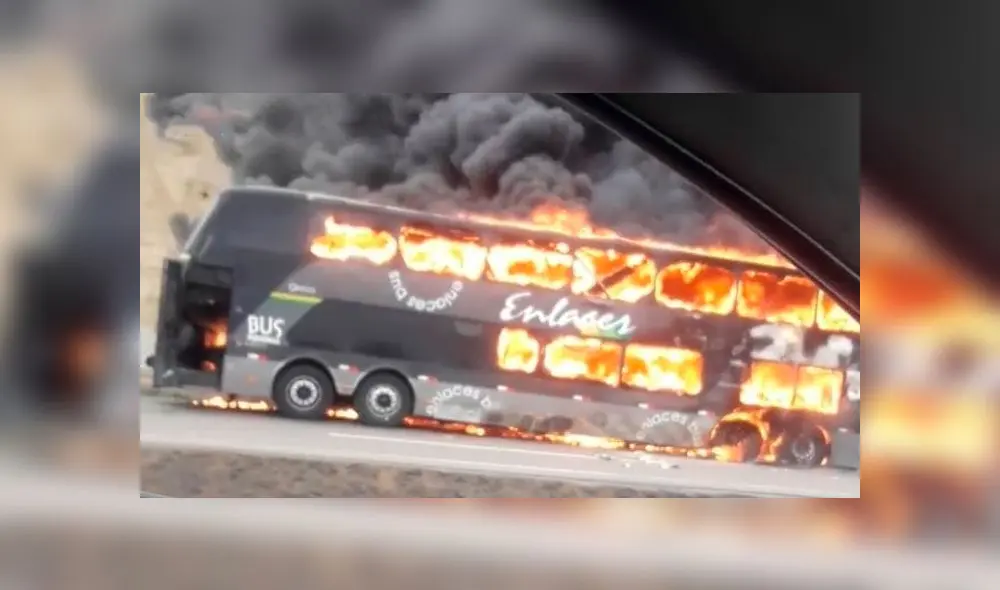 Pasajeros escaparon de ómnibus que se estaba incendiando. Créditos: Difusión. Pasajeros escaparon de ómnibus que se estaba incendiando. Créditos: Difusión.