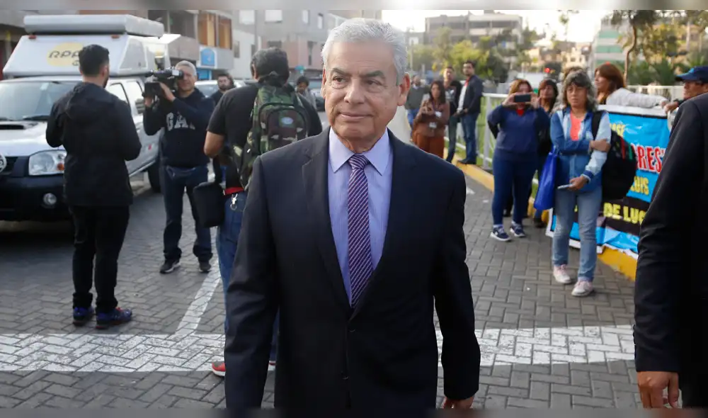 Villanueva llega a la PCM y recibe apoyo de los partidos