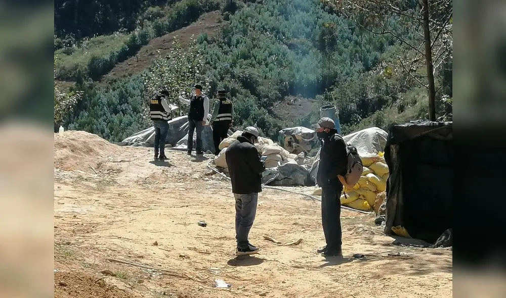 Mineros mueren en socavón de mina informal. Mineros mueren en socavón de mina informal.