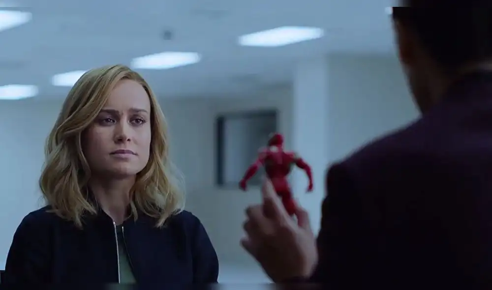 Capitana Marvel se adapta al siglo XXI antes de reunirse con los Vengadores [VIDEO]