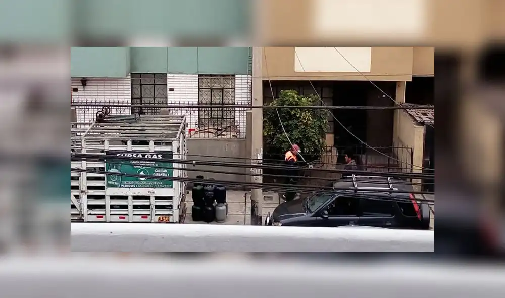 #YoDenuncio: camión de gas estaciona en vereda #YoDenuncio: camión de gas estaciona en vereda