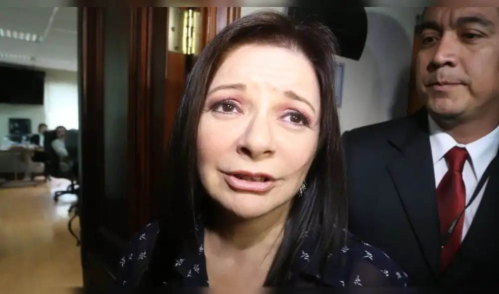 Cecilia Valenzuela pelea con Martha Chávez por caso de 'tocamientos' de Moisés Mamani