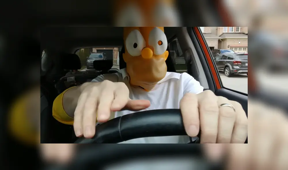 A través de YouTube se hizo viral la divertida escena que protagonizó una familia disfrazada como Los Simpson. A través de YouTube se hizo viral la divertida escena que protagonizó una familia disfrazada como Los Simpson.